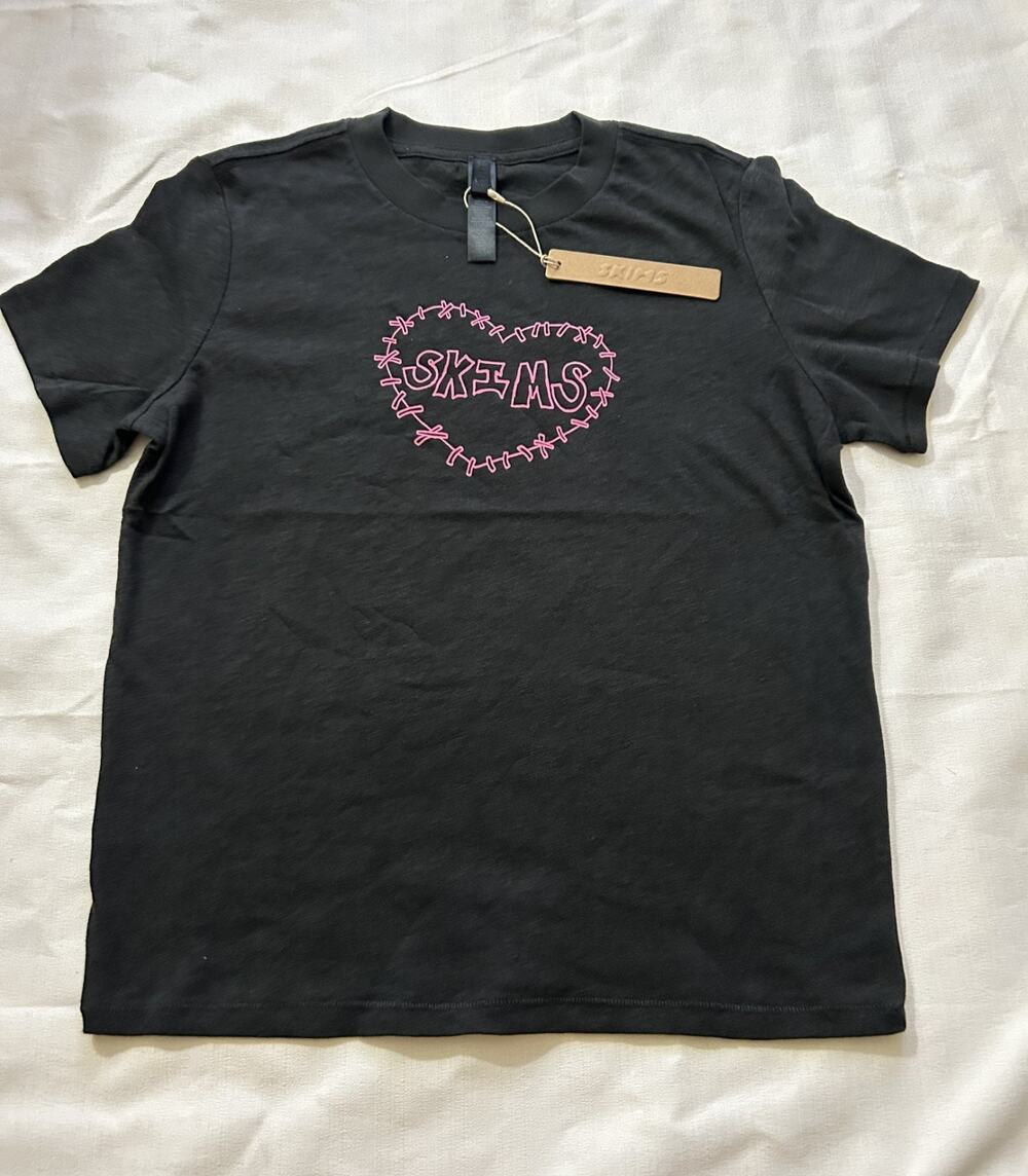 Skims NWT Worn In JerseyT-Shirt Washed Onyx Skims Heart Size Small